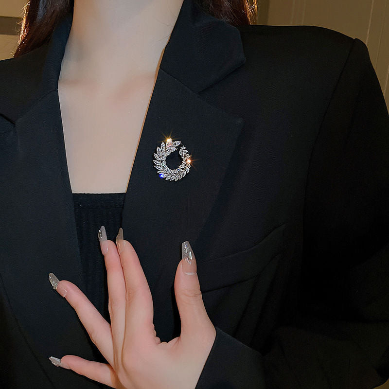 Elegant, Simple And Generous Wheat Ear Suit Brooch