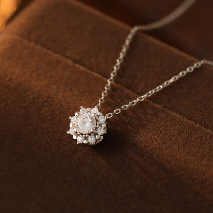 Silver Bright Snowflake Zircon Pendant Necklace Under Banyan Tree Exquisite